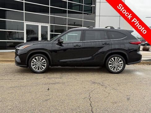Used 2023 Toyota Highlander Platinum image 6