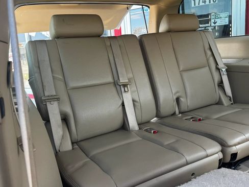 Used 2011 Cadillac Escalade ESV Luxury AWD/4WD image 23