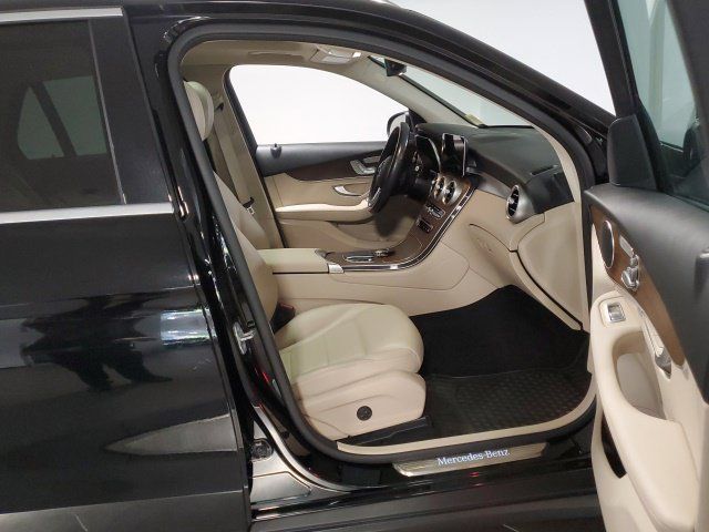 Used 2021 Mercedes-Benz GLC 300 4MATIC image 33