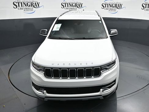Used 2024 Jeep Wagoneer L Series II w/ Flexible Seating Group AWD/4WD image 19
