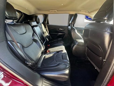 Used 2019 Jeep Cherokee Limited FWD image 40