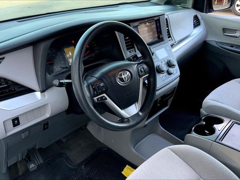 Used 2015 Toyota Sienna LE FWD image 17