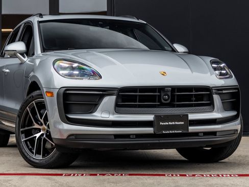 Certified 2024 Porsche Macan AWD/4WD image 9