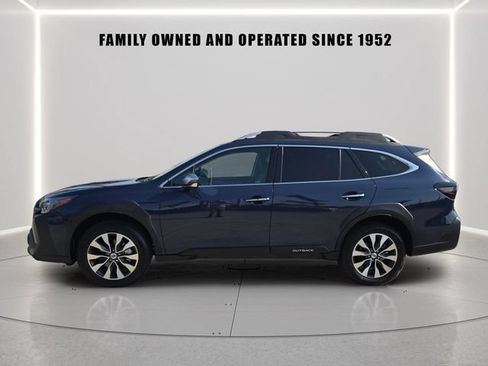 Used 2025 Subaru Outback Touring AWD/4WD image 2