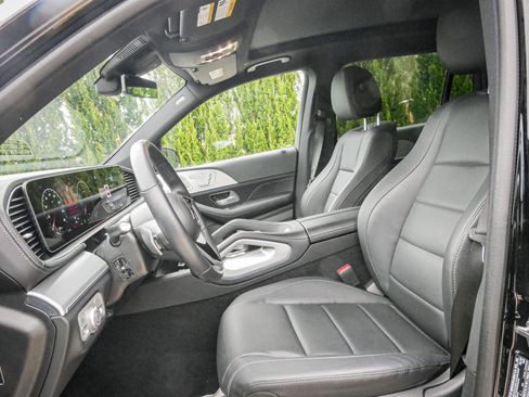 Used 2025 Mercedes-Benz GLS 450 4MATIC image 7