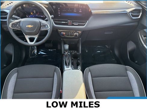 Used 2025 Chevrolet TrailBlazer LT w/ LT Cold Weather Package image 14