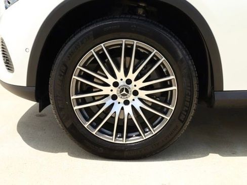 Certified 2025 Mercedes-Benz GLC 300 image 10