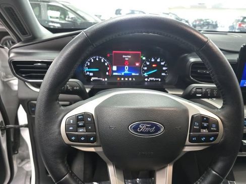 Used 2023 Ford Explorer XLT w/ Equipment Group 202A AWD/4WD image 18