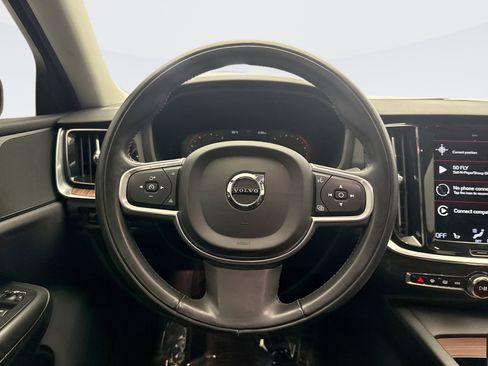 Used 2022 Volvo S60 B5 Momentum w/ Premium Package image 12