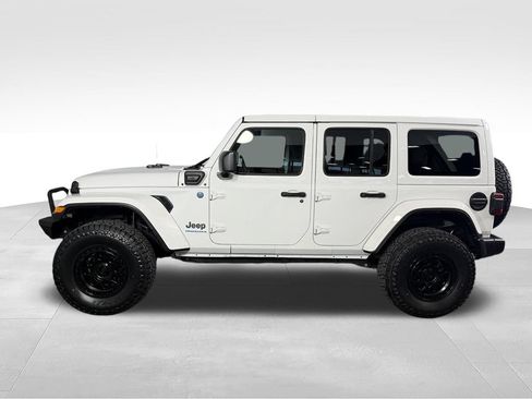 Used 2025 Jeep Wrangler Unlimited Sahara w/ Safety Group AWD/4WD image 9