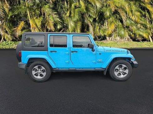 Used 2017 Jeep Wrangler Unlimited Sahara w/ Connectivity Group AWD/4WD image 3