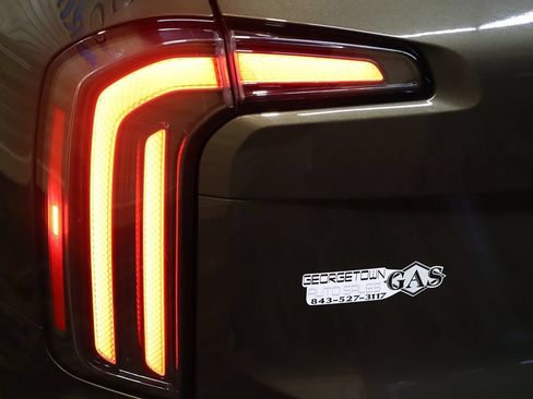 Used 2024 Kia Telluride EX w/ EX Captain's Chair Package FWD image 16