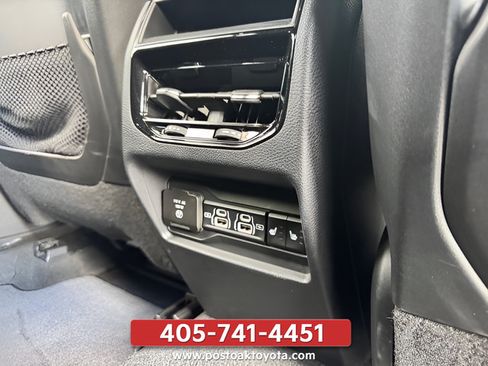 Used 2025 Jeep Grand Cherokee Limited w/ Black Appearance Package AWD/4WD image 24