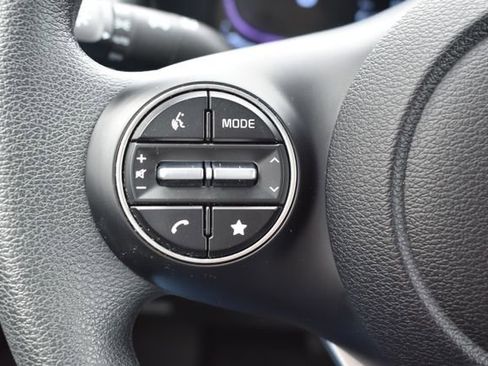 Used 2025 Kia Soul LX w/ LX Technology Package FWD image 21