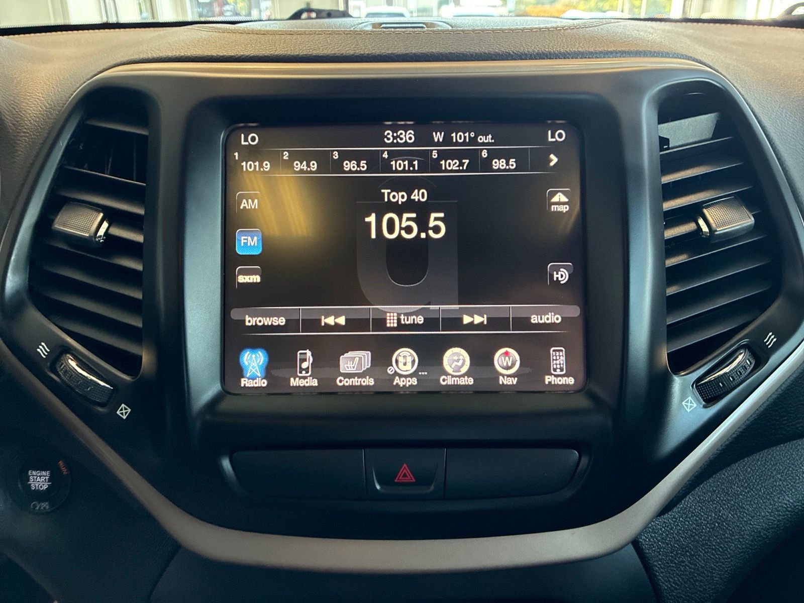 Used 2017 Jeep Cherokee Limited AWD/4WD image 26