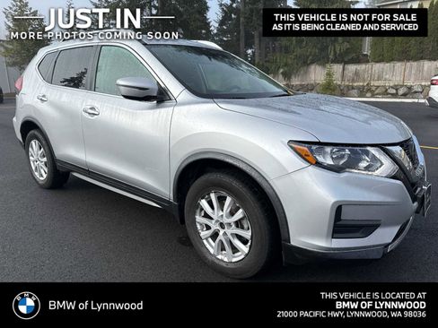 Used 2020 Nissan Rogue SV image 1