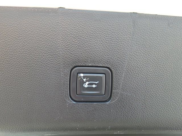 Used 2020 Chevrolet Traverse RS w/ LPO, Floor Liner Package FWD image 13