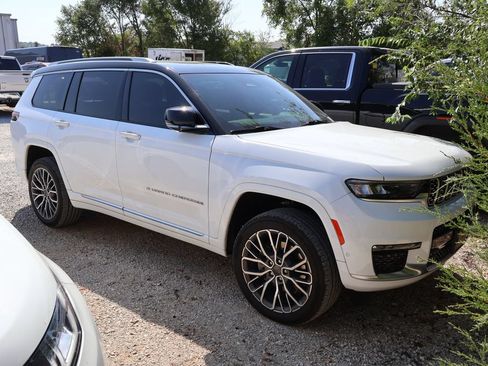 Used 2024 Jeep Grand Cherokee L Summit AWD/4WD image 3