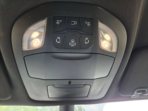 Used 2025 Chrysler Pacifica Select FWD image 24