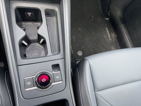 Used 2025 Volkswagen Tiguan SE image 13