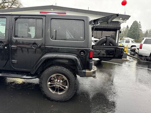 Used 2017 Jeep Wrangler 75th Anniversary image 6