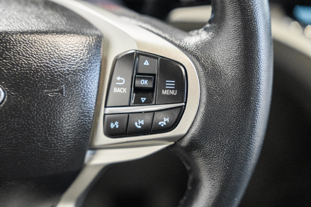 Used 2023 Ford Explorer XLT AWD/4WD image 22