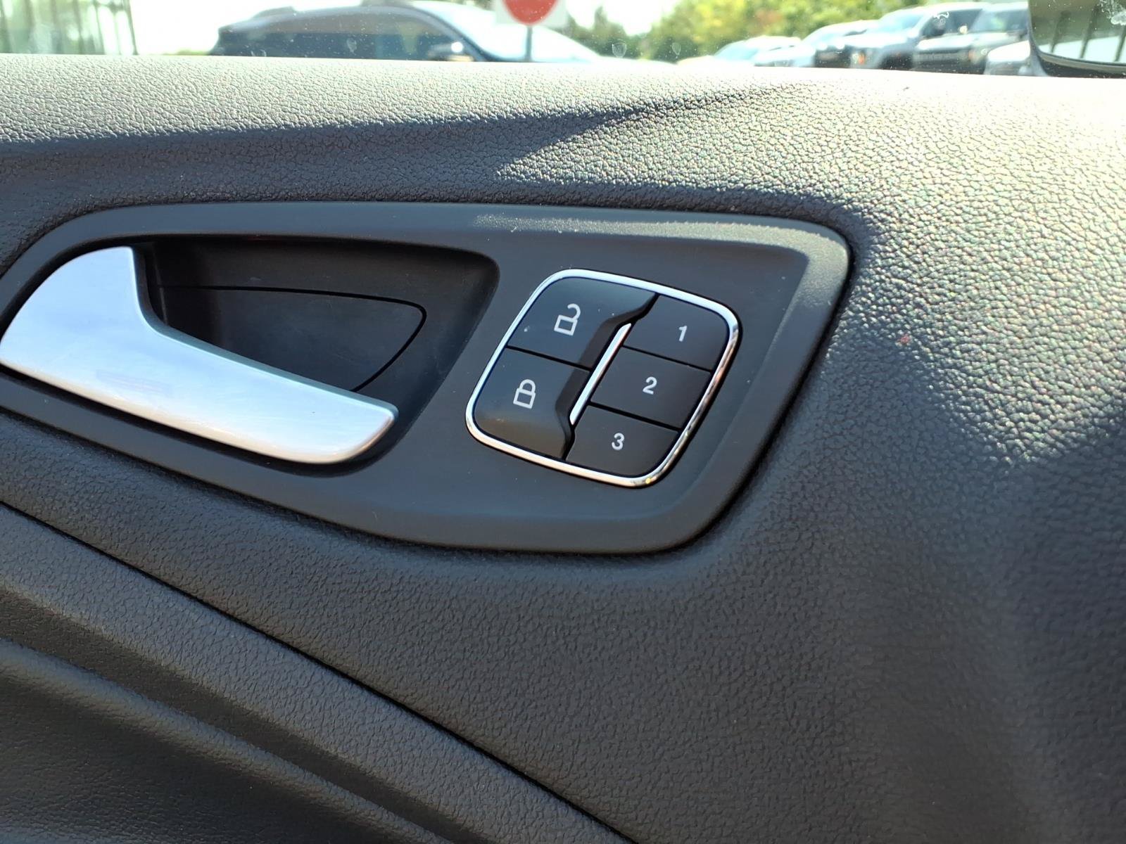 Used 2015 Ford Escape Titanium AWD/4WD image 22