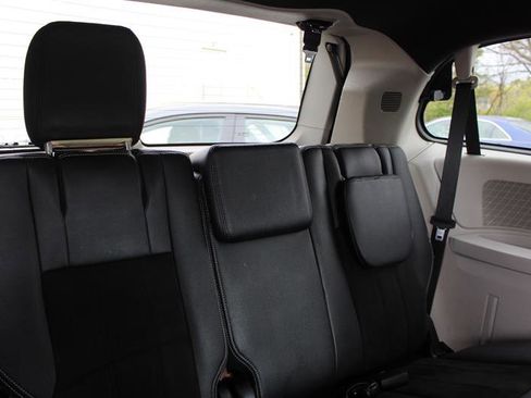 Used 2020 Dodge Grand Caravan SXT image 13