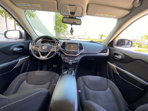 Used 2017 Jeep Cherokee Latitude FWD image 33
