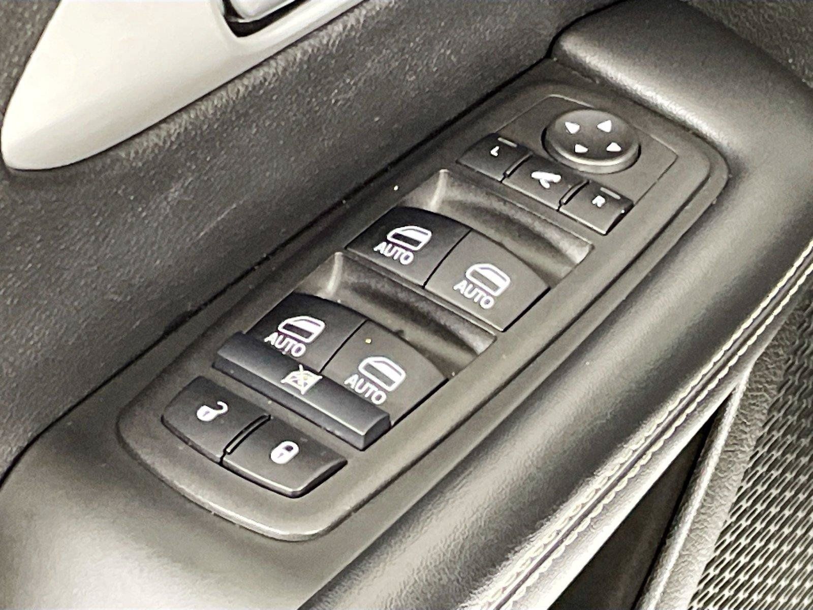 Used 2025 Chrysler Pacifica Limited FWD image 22
