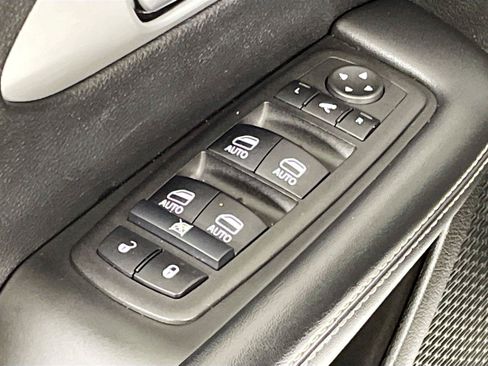 Used 2025 Chrysler Pacifica Limited FWD image 22