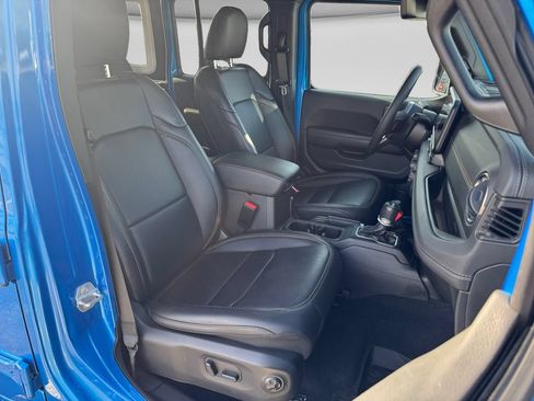 Used 2024 Jeep Wrangler Unlimited Sahara w/ Technology Group AWD/4WD image 31