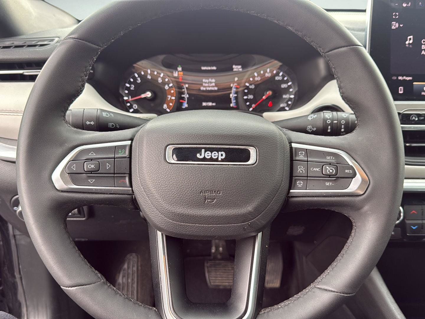 Used 2025 Jeep Compass Limited AWD/4WD image 13