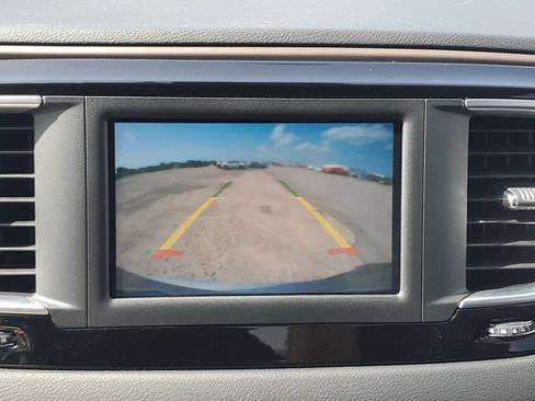 Used 2023 Chrysler Voyager LX FWD image 18