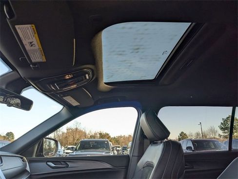 New 2025 Jeep Grand Cherokee L Altitude image 25