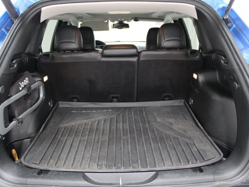 Used 2018 Jeep Cherokee Trailhawk w/ Comfort/Convenience Group AWD/4WD image 22
