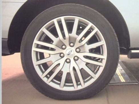 Used 2024 Ford Expedition Limited image 20