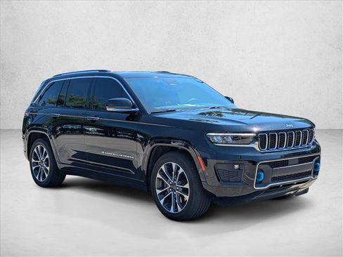 Used 2023 Jeep Grand Cherokee Overland AWD/4WD image 3