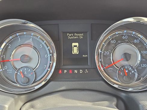 Used 2011 Chrysler Town & Country Touring-L image 31