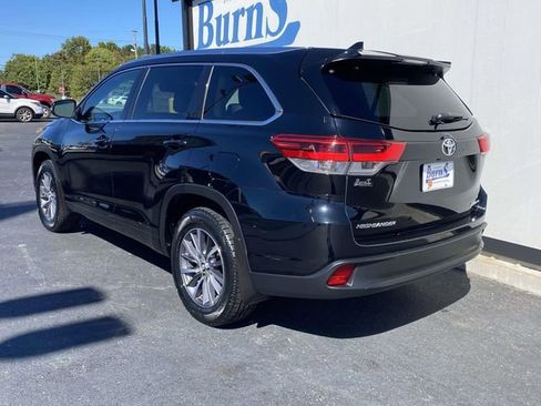 Used 2017 Toyota Highlander XLE image 3