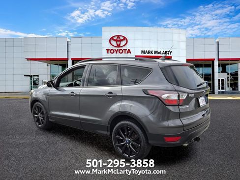 Used 2018 Ford Escape SE w/ SE Sport Appearance Package FWD image 3