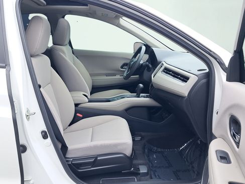 Used 2017 Honda HR-V EX image 16