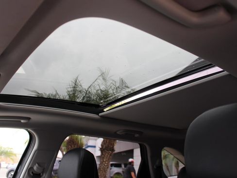 Used 2023 Kia Sorento S w/ Panoramic Sunroof Package image 26