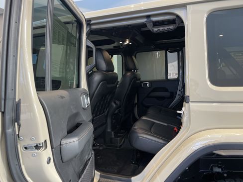 Used 2022 Jeep Wrangler Unlimited Rubicon image 34