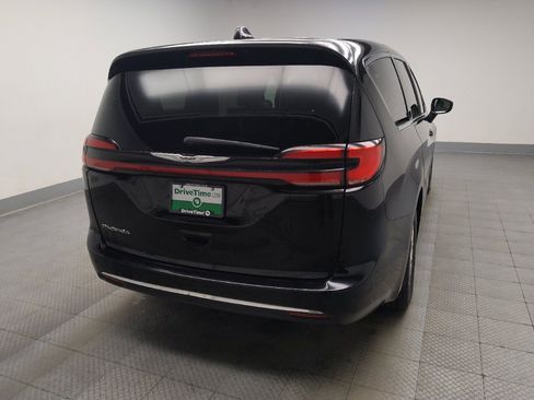 Used 2025 Chrysler Pacifica Select FWD image 7