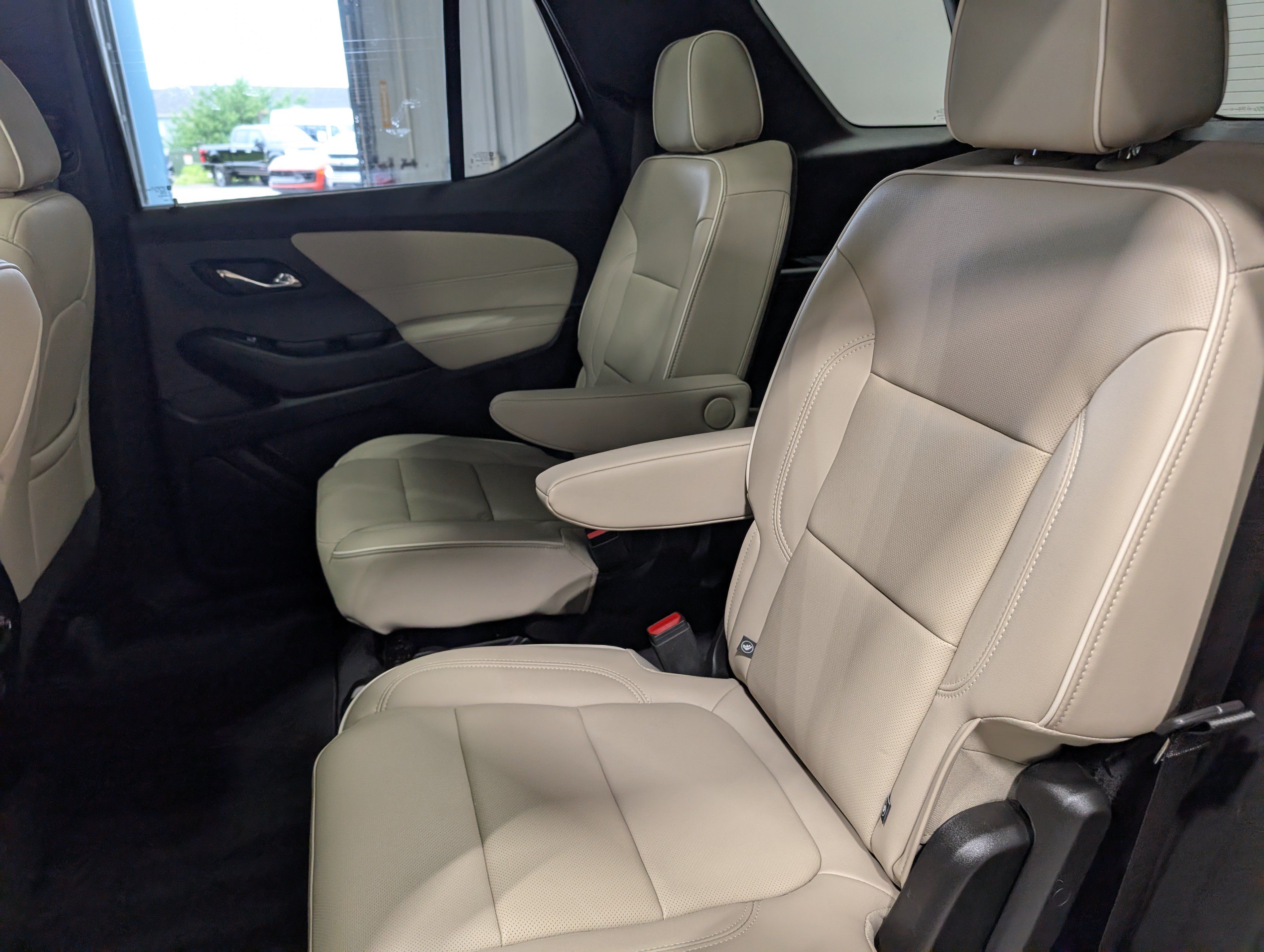 Used 2023 Chevrolet Traverse Premier FWD image 15
