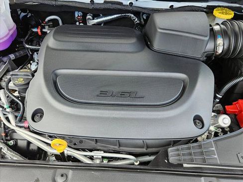 New 2027 Chrysler Pacifica Select FWD image 16