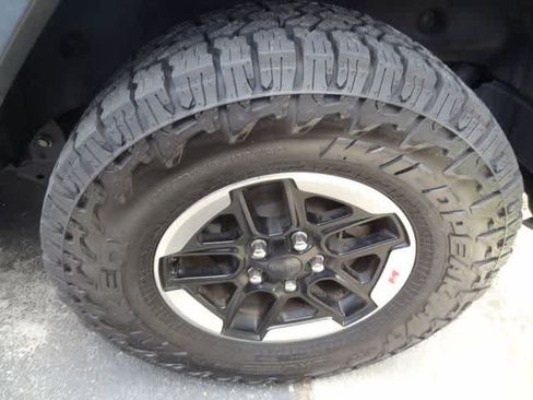 Used 2018 Jeep Wrangler Unlimited Sahara AWD/4WD image 14
