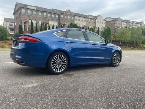 Used 2017 Ford Fusion SE w/ Fusion SE Technology Package FWD image 5