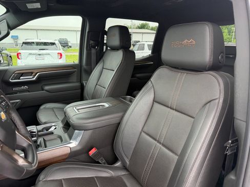 Used 2022 Chevrolet Silverado 1500 High Country w/ High Country Premium Package AWD/4WD image 11